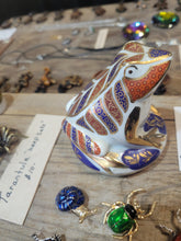 Load image into Gallery viewer, Japanese Imari Frog
